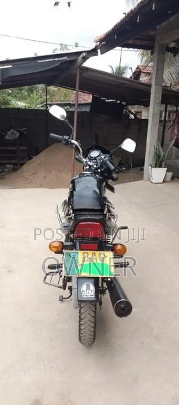 Bajaj CT100 2013