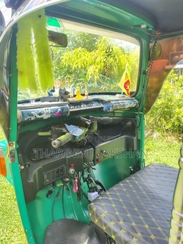 Bajaj RE 2011