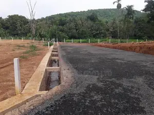 අලව්ව ඉඩමක්