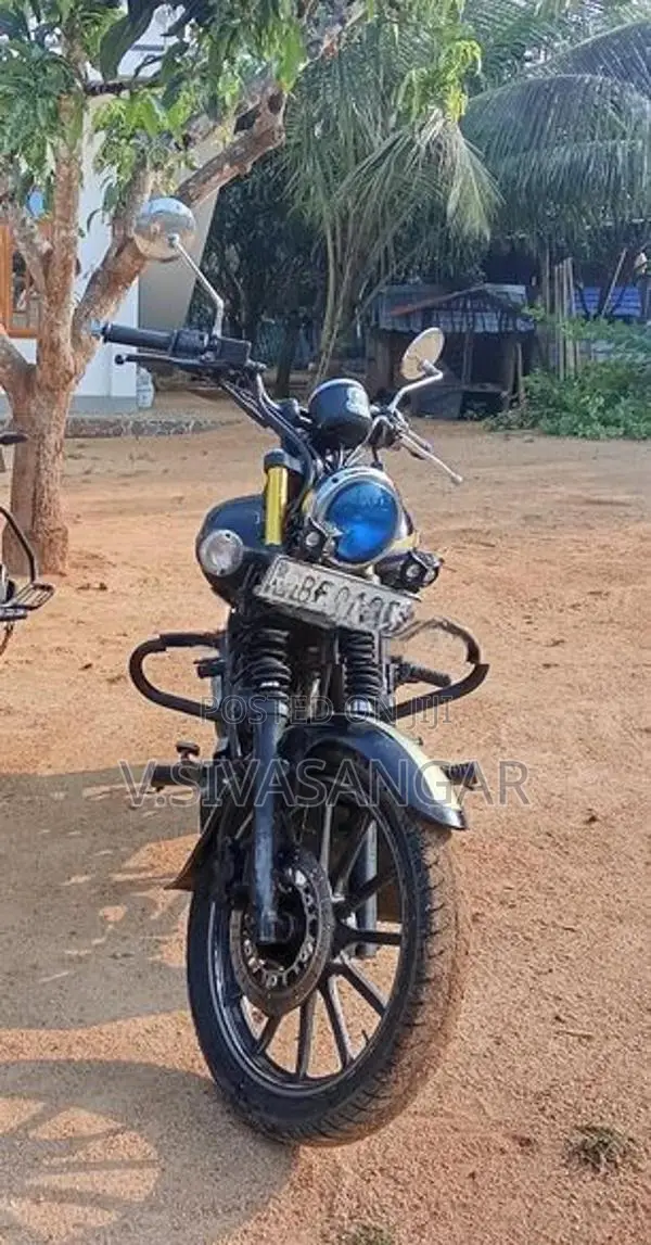 Bajaj Avenger Street 2016