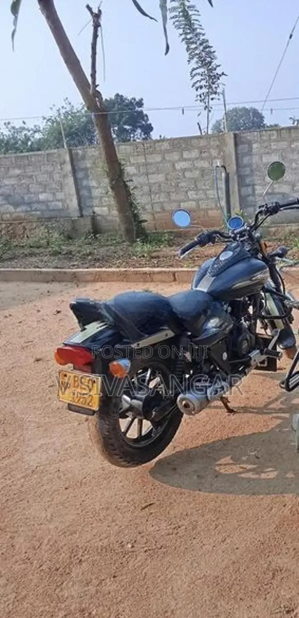 Bajaj Avenger Street 2016