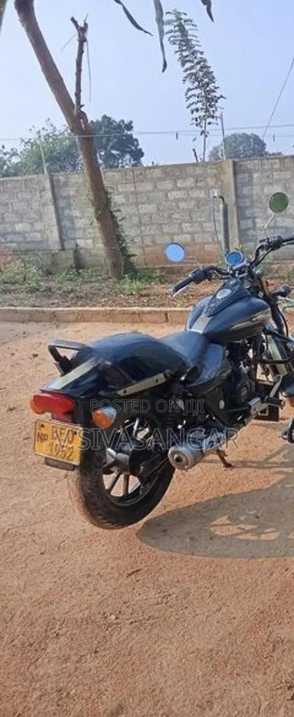 Bajaj Avenger Street 2016