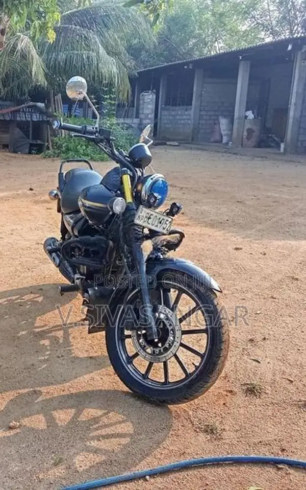 Bajaj Avenger Street 2016