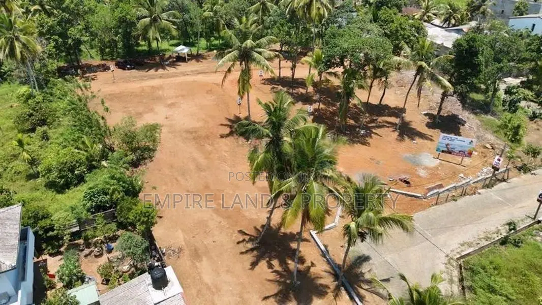 Super Luxury Land for Sale in Kahanthota Road Malabe