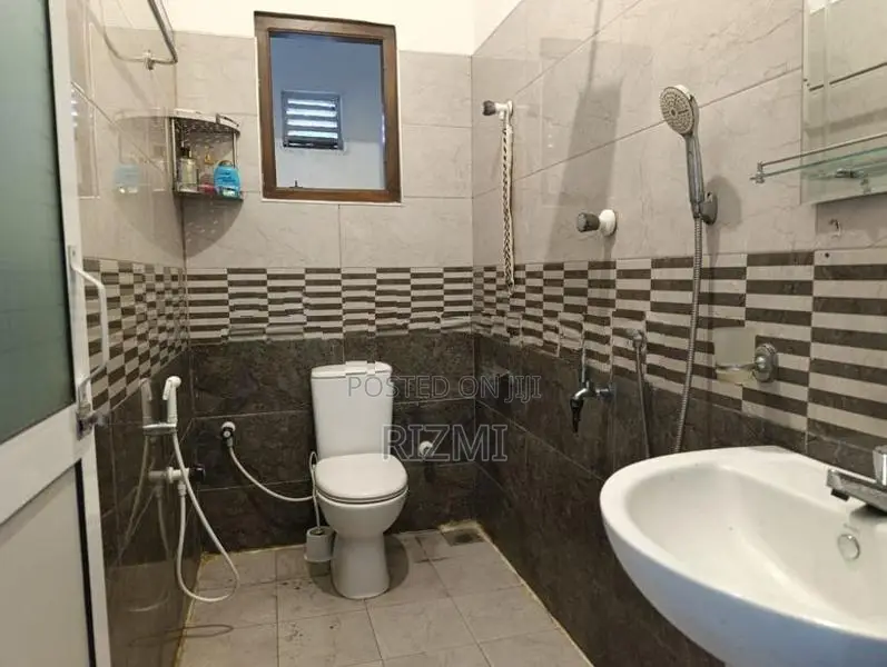First Floor 3BR House for Rent at Peiris Road Mount Lavinia