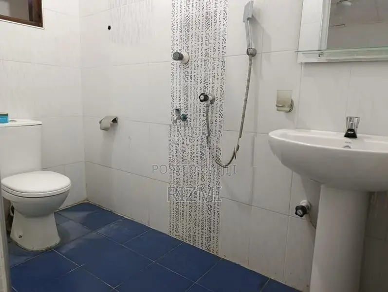First Floor 3BR House for Rent at Peiris Road Mount Lavinia