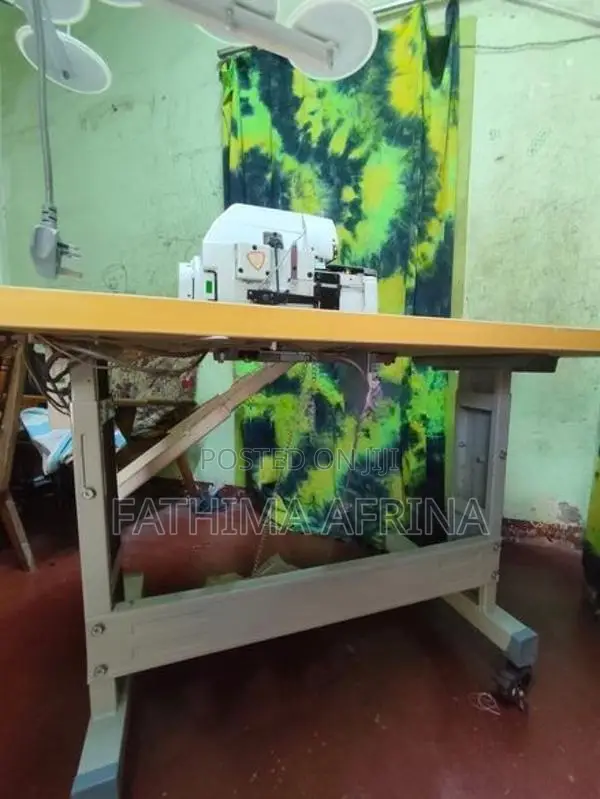 Siruba Overlock Machine
