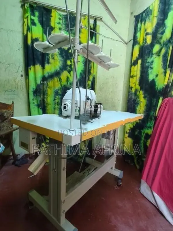 Siruba Overlock Machine