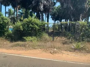 யாழ் உடுப்பிட்டியில் காணி விற்பனைக்கு