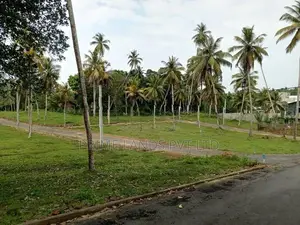 ලැබීම රාජධානියෙන් බිම් කොටස්