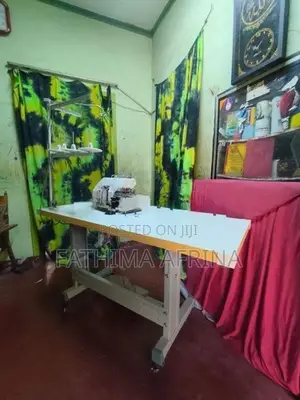 Siruba Overlock Machine