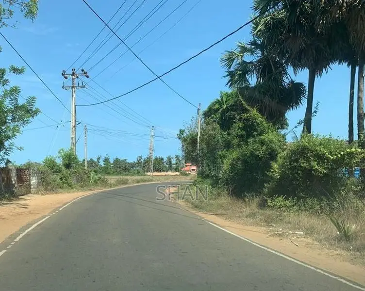 யாழ் உடுப்பிட்டியில் காணி விற்பனைக்கு