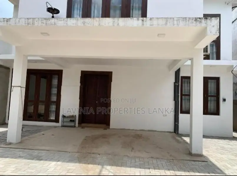 Luxury House for Sale – Jayanthipura, Battaramulla - ISU008H
