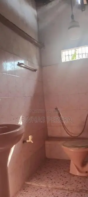 House sale delgoda kiribathgoda road mawaramandiya