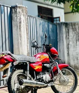 Hero CD 100 2005