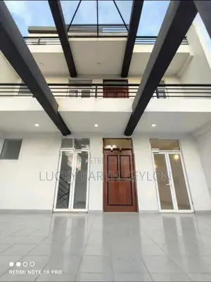 Battarmulla, Unfurnished, 3 Story House For Rent (MG1316)