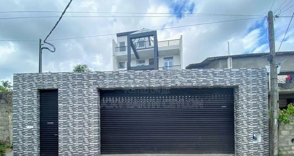 Battarmulla, Unfurnished, 3 Story House For Rent (MG1316)