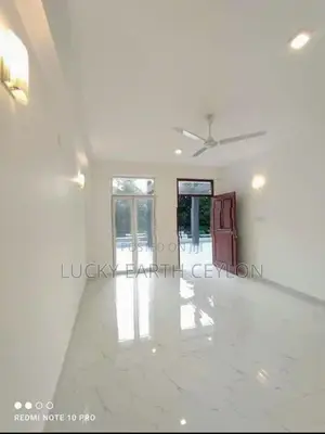 Battarmulla, Unfurnished, 3 Story House For Rent (MG1316)