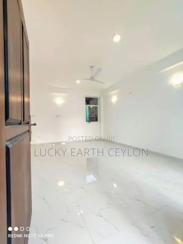 Battarmulla, Unfurnished, 3 Story House For Rent (MG1316)