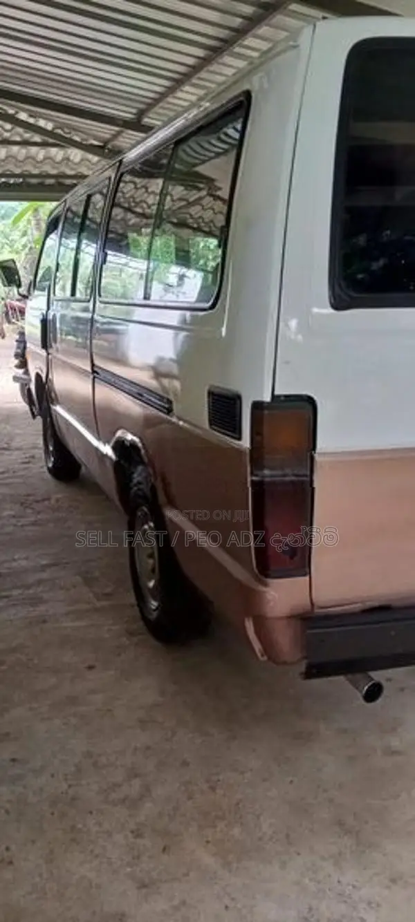 Toyota Hiace Shell LH60 1987