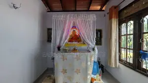 මුල්ලේරියාවෙන් අගනා දෙමහල් නිවසක්