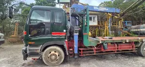 Isuzu Boom Truck 2001