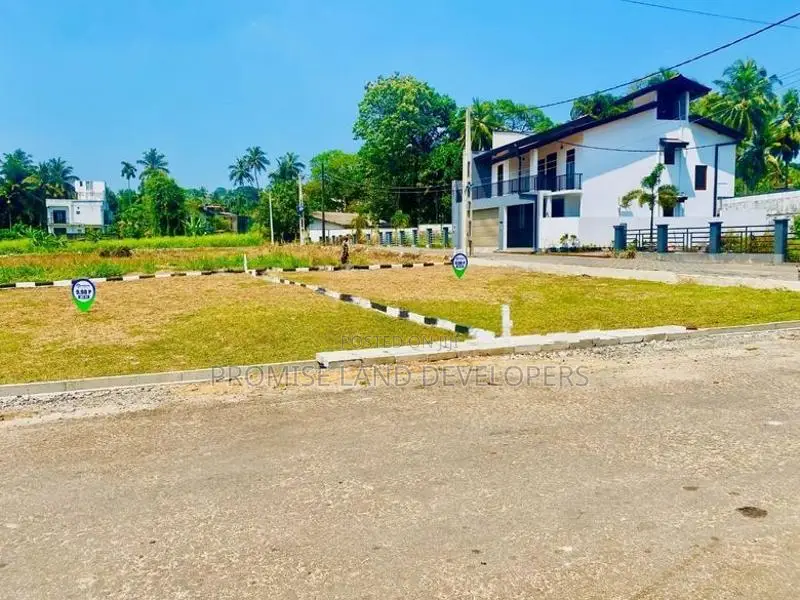 Luxury Land for Sale in Athurugiriya
