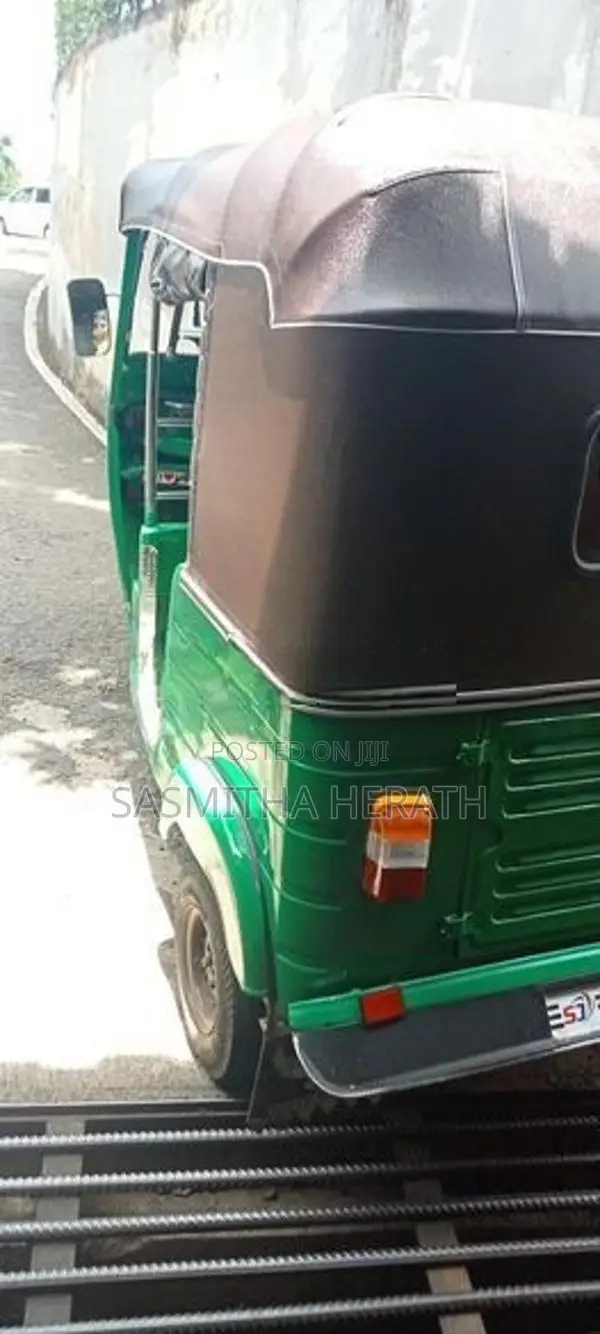 Bajaj RE 2009