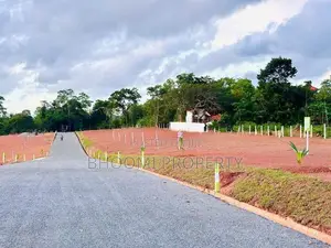 කළුතරින් බිම්කොටස්
