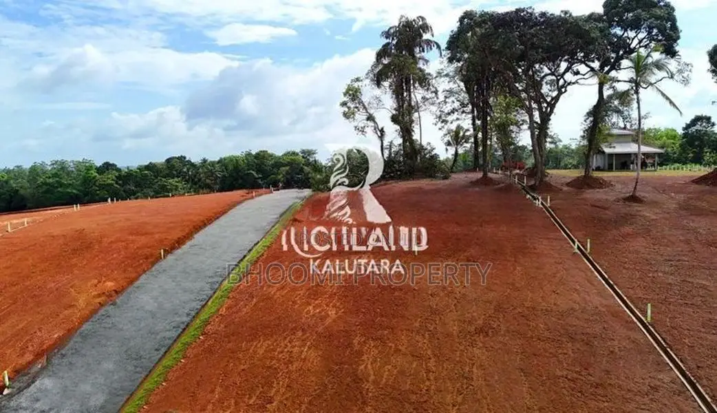 කළුතරින් බිම්කොටස්
