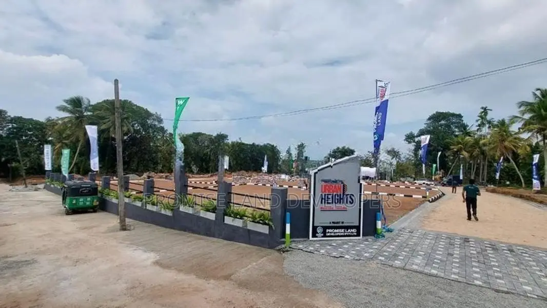 ගාලු පාරට නුදුරින් බිමි කොටස් කිහිපයක් ගොරකානේන් H37