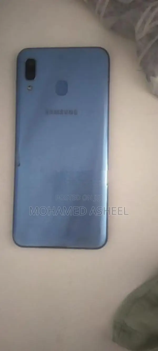 Samsung Galaxy A30 64GB (Used)