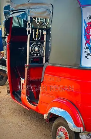 Bajaj RE 2015