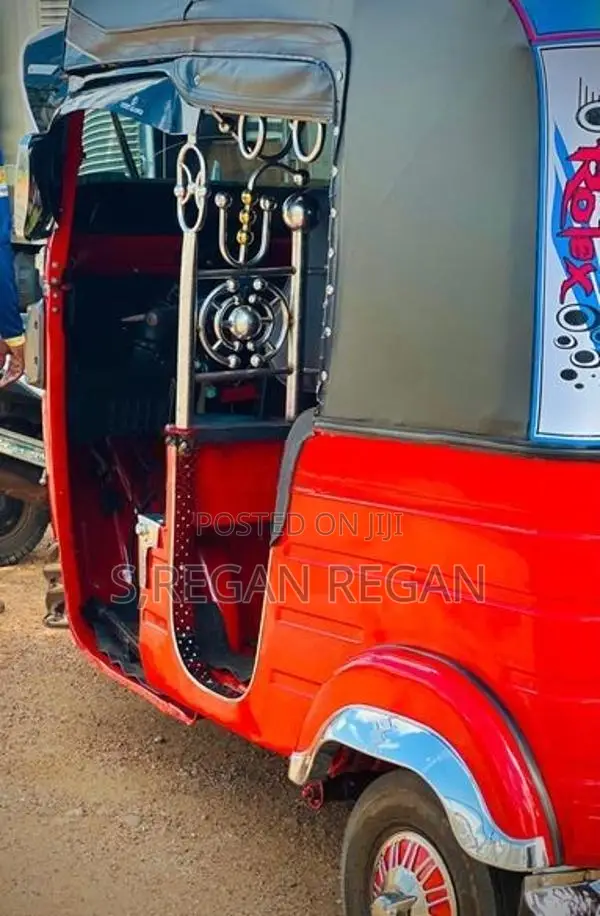 Bajaj RE 2015