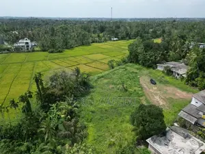 Prime Land Facing a Beautiful Paddy Field - Kahathuduwa