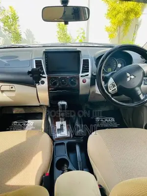 Mitsubishi Montero 2012