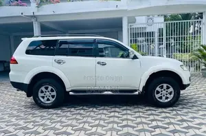 Mitsubishi Montero 2012