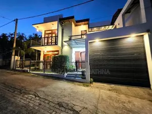 Bricks Walls - 13 Perches Luxury 2 Storied House in Mattegoda