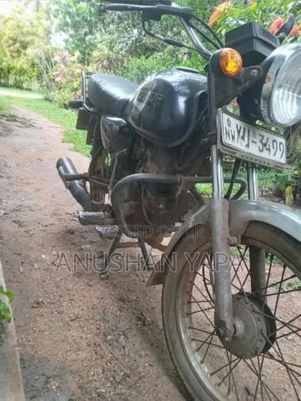 Bajaj Boxer 2012