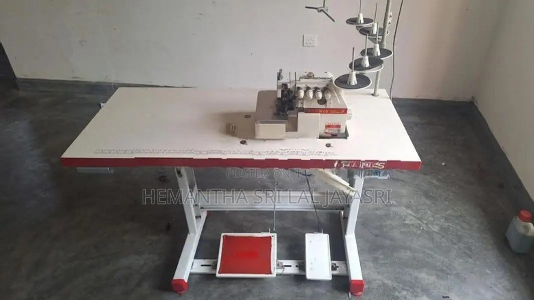 5 Thred Overlock Machine