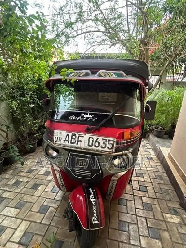 Bajaj RE 2015