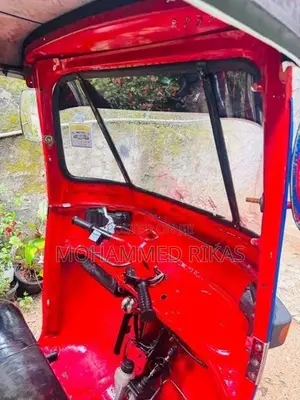 Bajaj RE 2001