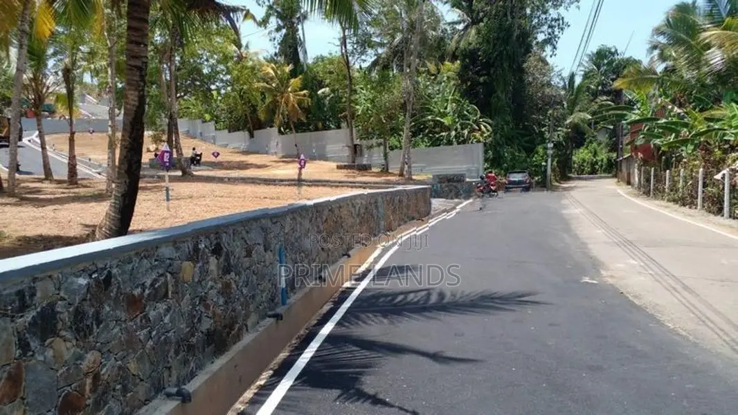 Land for Sale in Karapitiya