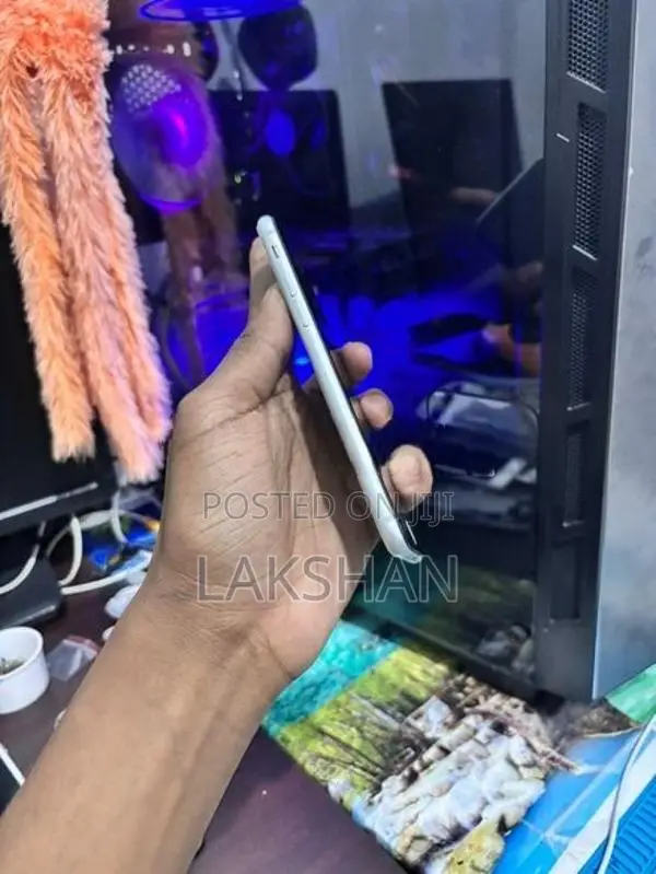 Apple iPhone 8 (Used)