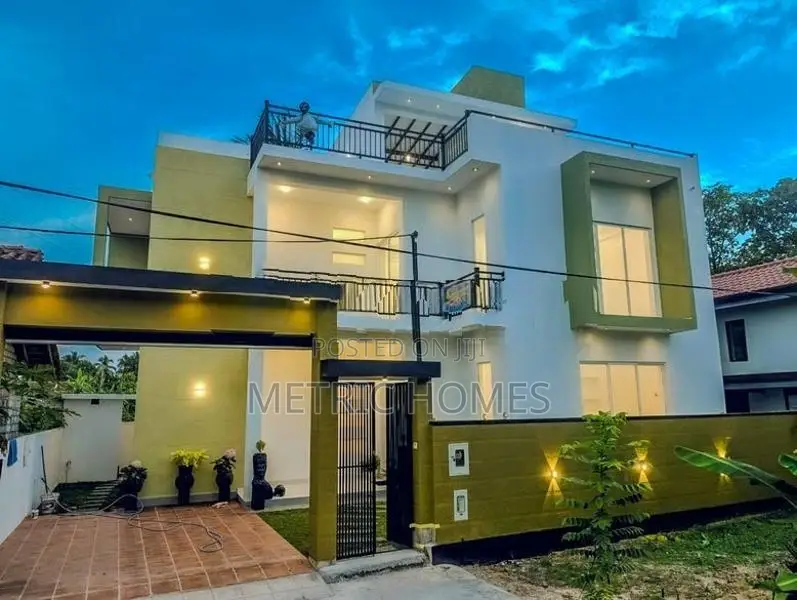 Brand New Box Model Luxury 3 Stored House Sale in Negombo