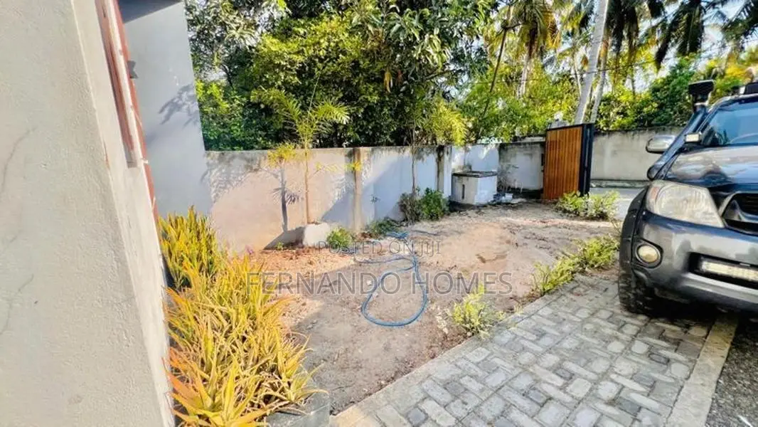 Good Latest Designs House for Sale Negombo Katuwapitiya Area
