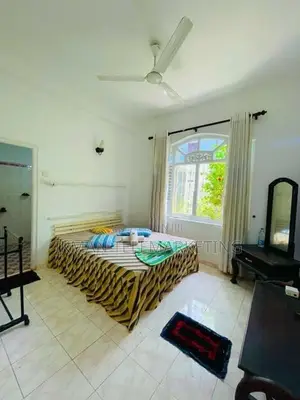 Villa for Day Rent in Galle (7 Rooms - 25000/-)