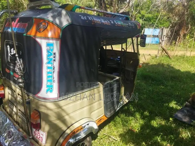 Bajaj RE 2000