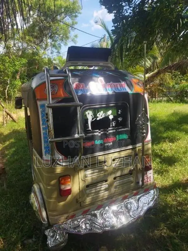 Bajaj RE 2000