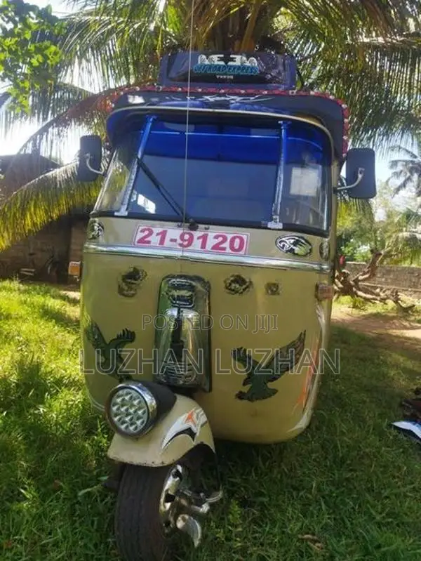 Bajaj RE 2000